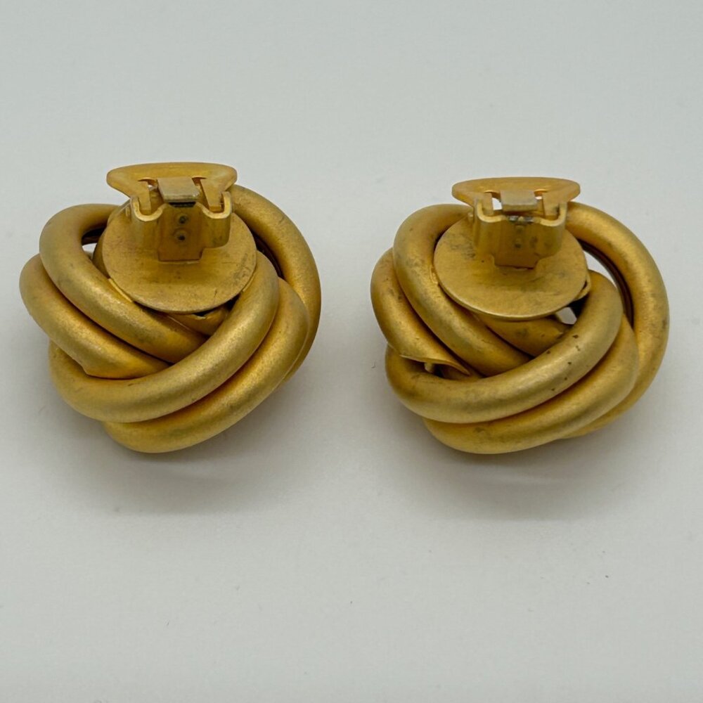 Vintage Matte Gold Knot Earrings Clip-On Brushed Gold-Tone Love Knot Statement - Picture 13 of 16